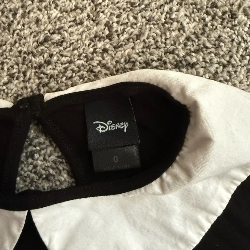 Disney Minnie Mouse Key-hole Back Peter Pan Collared Blouse